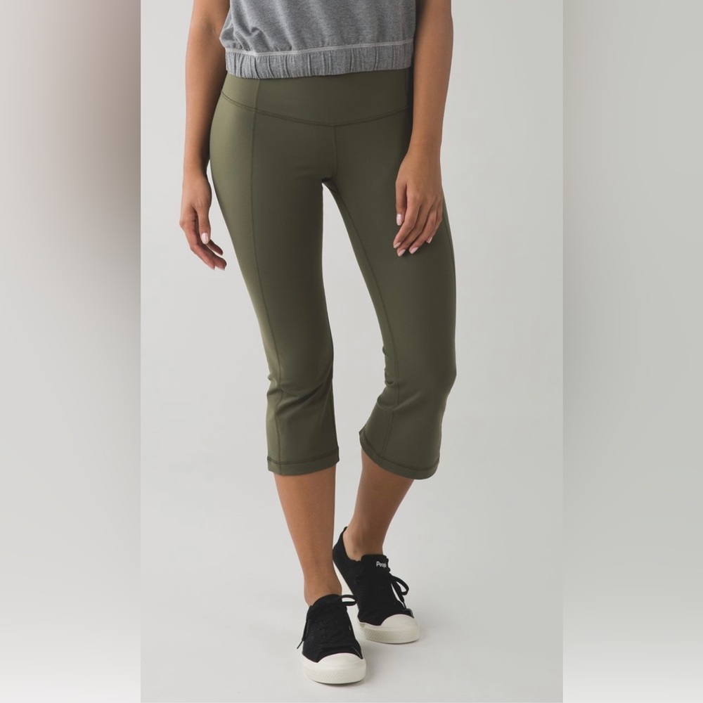 LULULEMON gather and crow olive green cropped pants size 6